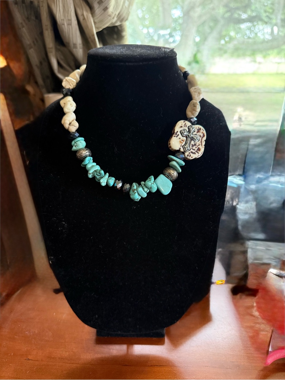 Chunky Magnetise & Turquoise Southwestern-style w/ Decorative Silver-tone Cross